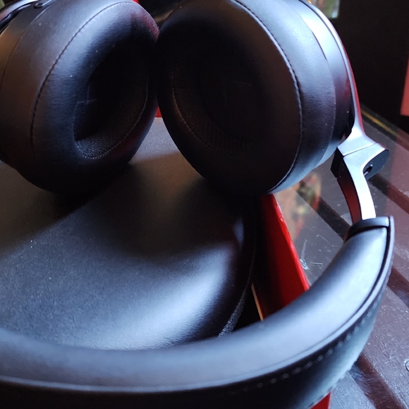 Shure AONIC 50 Gen 2 Wireless Noise Cancelling Headphones - Picture 5 of 9